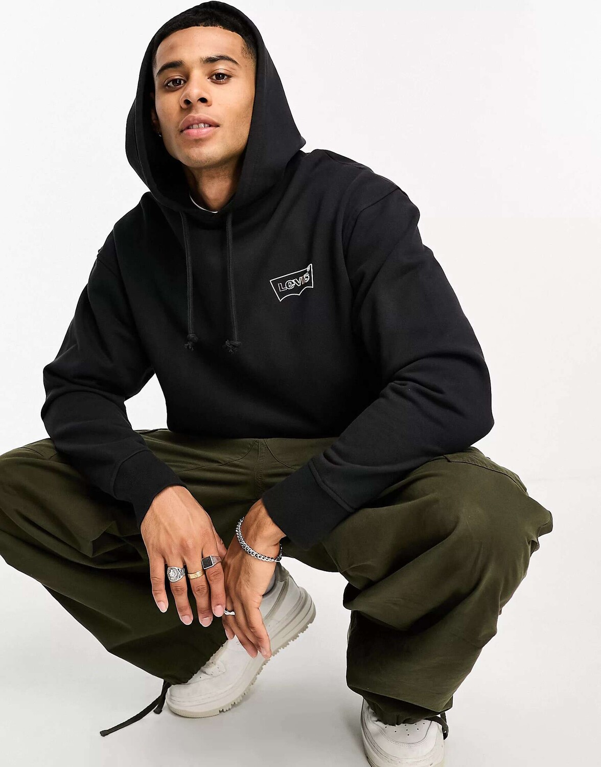 

Худи Levi's черного цвета с маленьким логотипом в виде крыла летучей мыши, Черный