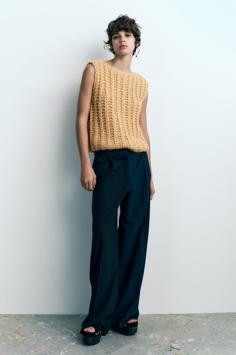 

Укороченный вязаный жилет ZARA