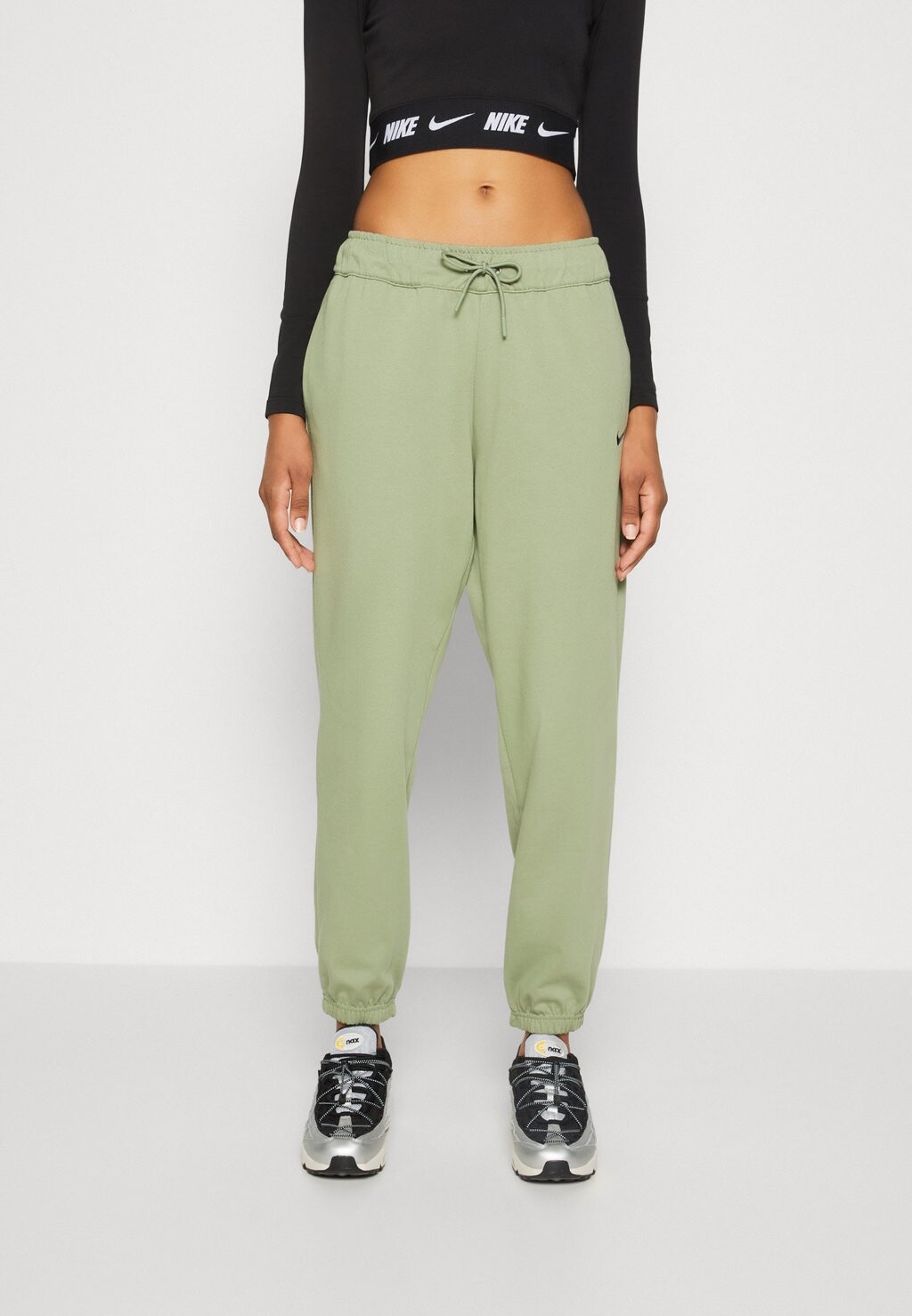 

Брюки для бега EASY Nike Sportswear, цвет oil green/black