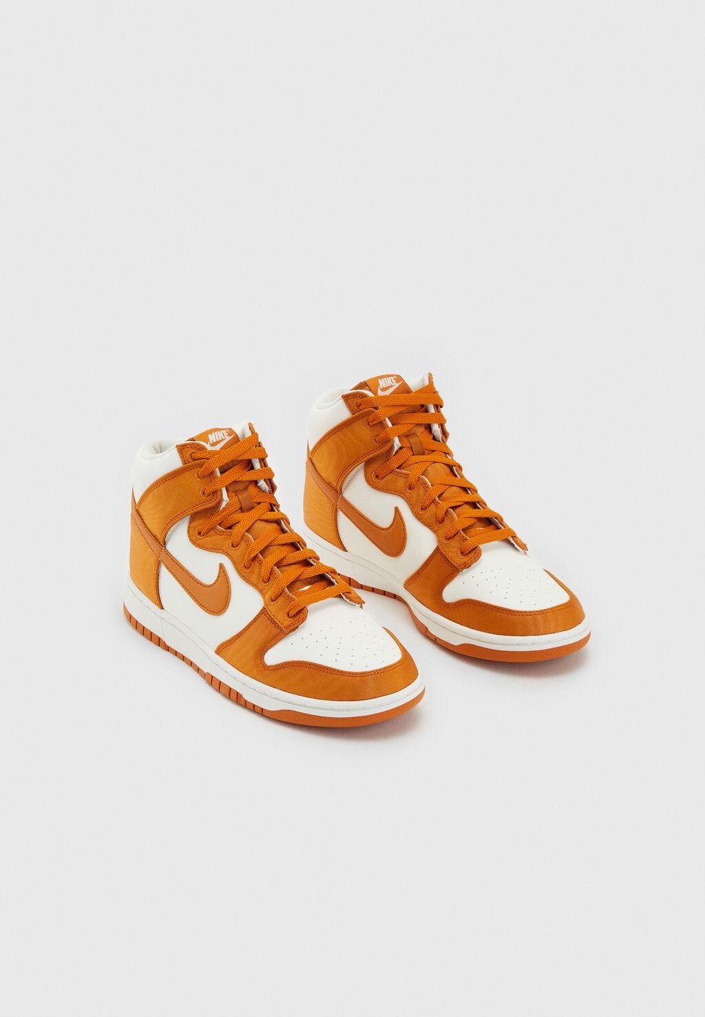 

Высокие кроссовки Nike