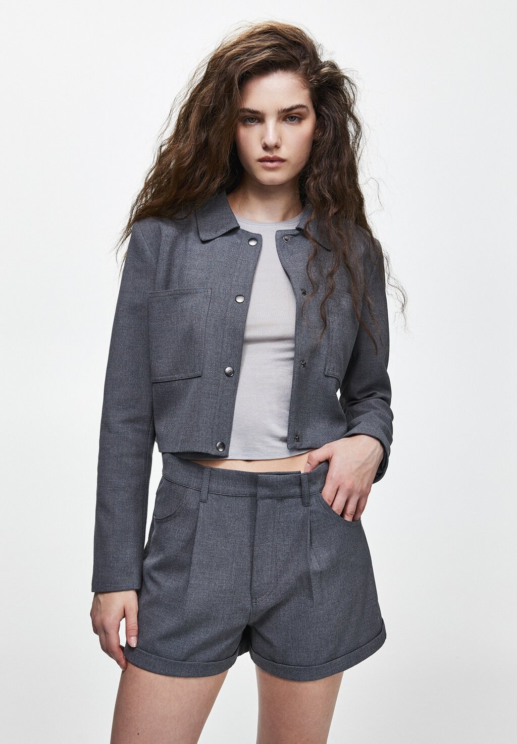 

Легкая куртка Cropped PULL&BEAR, цвет dark grey