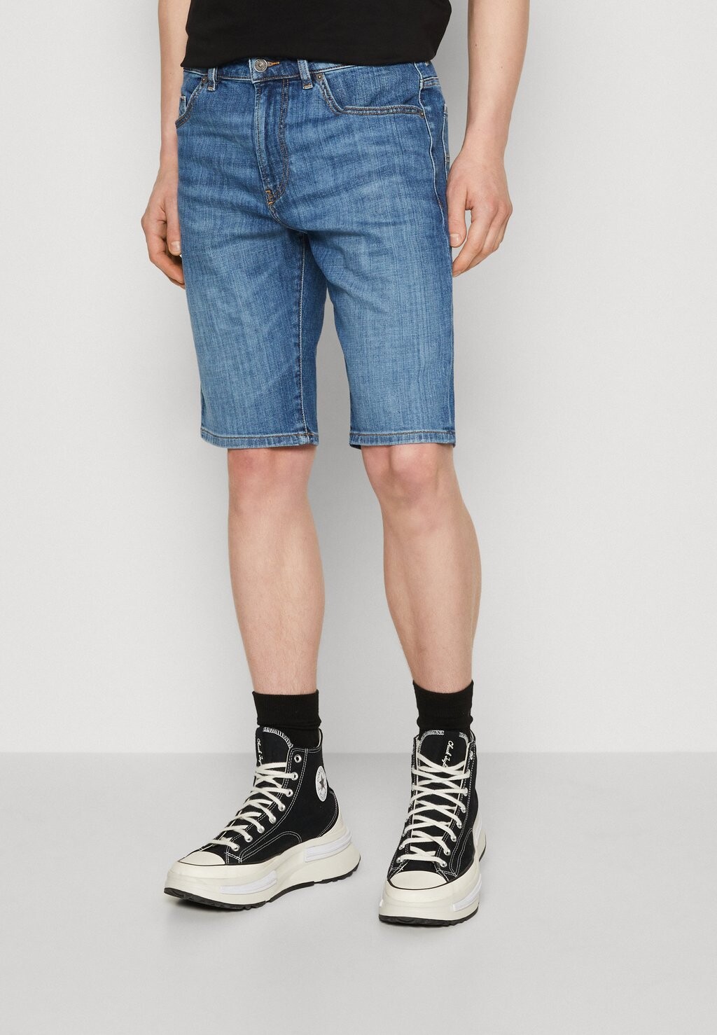 

Джинсовые шорты Diesel