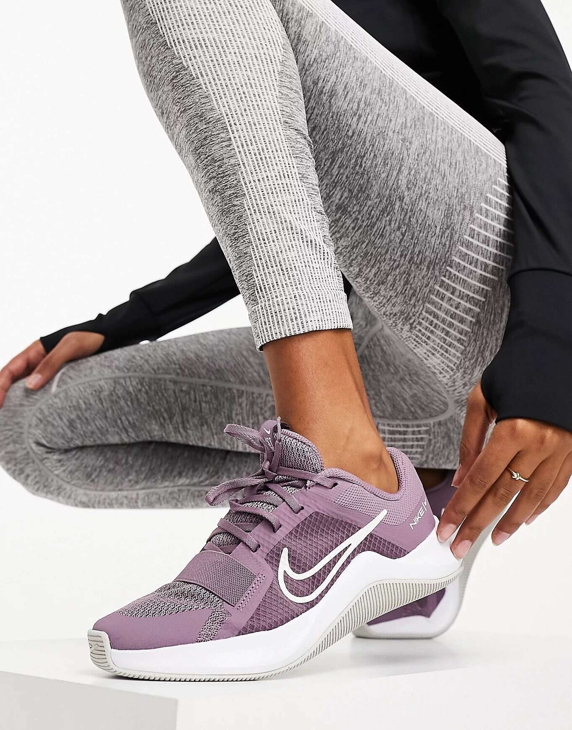 

Фиолетовые кроссовки Nike Legend Essential 3 NN
