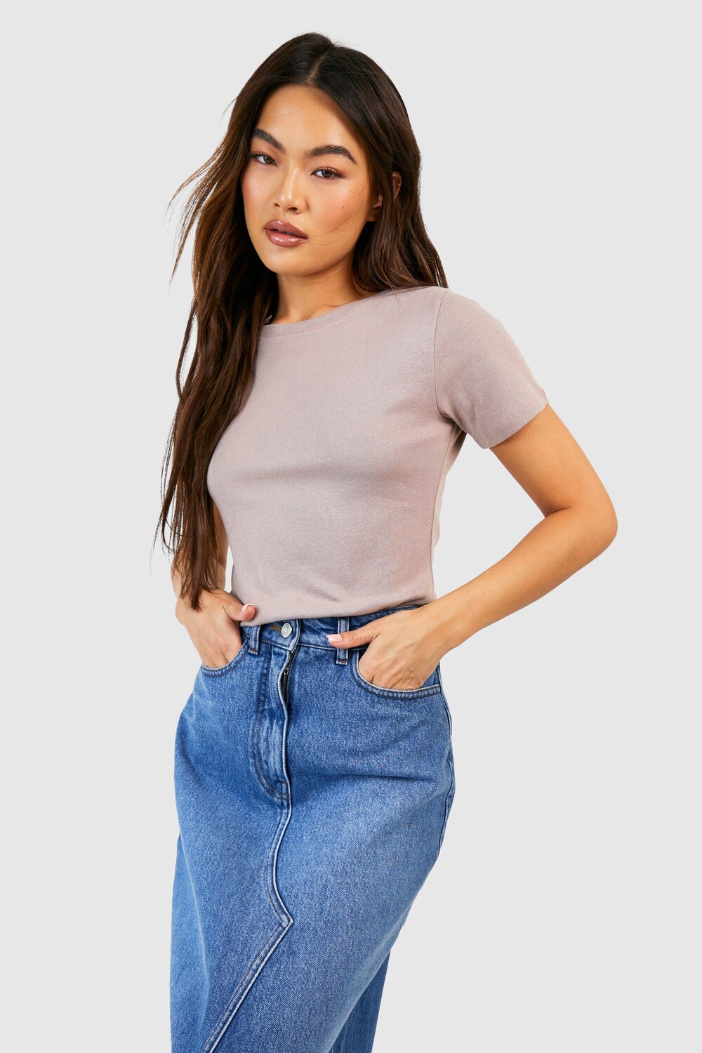 

Футболка с коротким рукавом и круглым вырезом Boohoo, коричневый