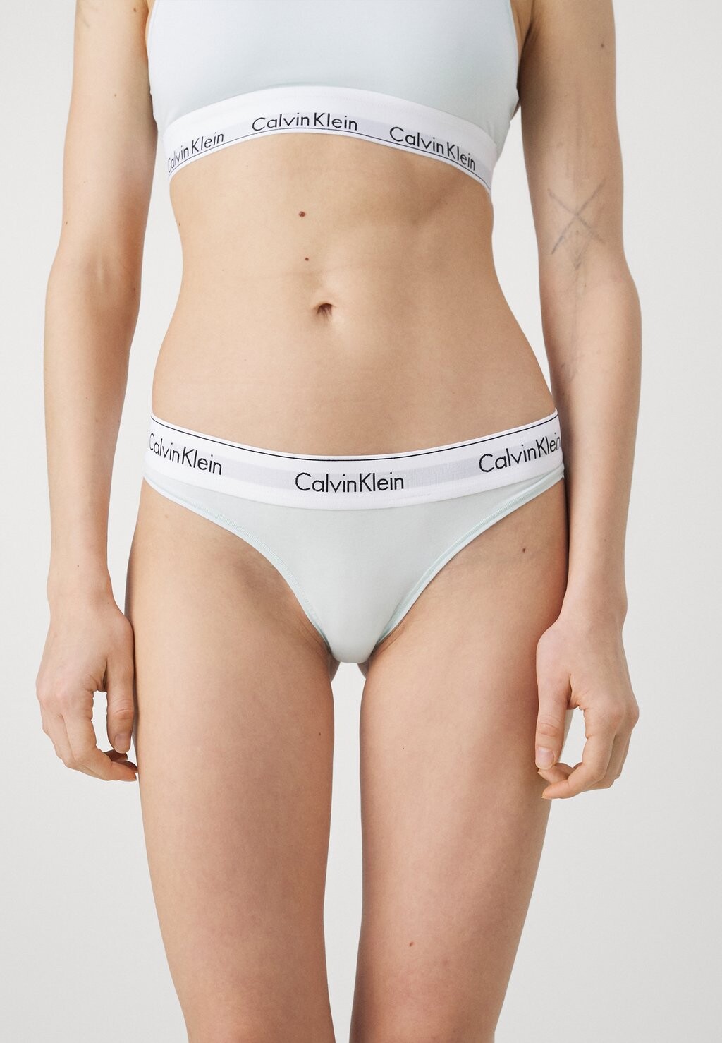 

Стринги Calvin Klein Underwear, светло-синий