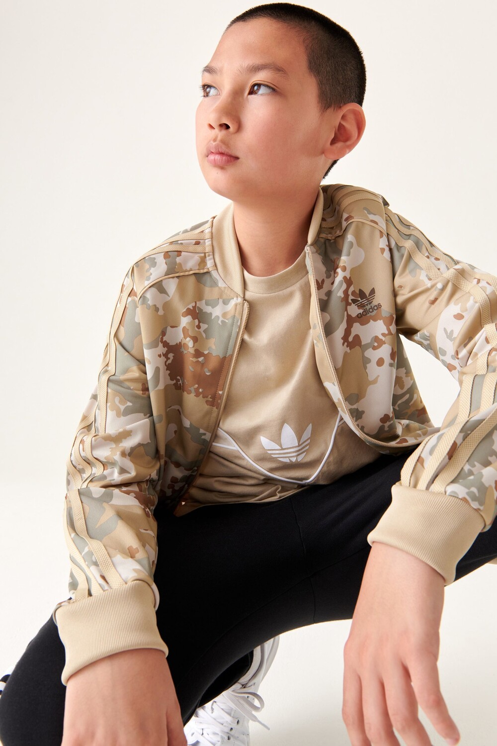 

Бежевая спортивная куртка adidas Originals Junior adidas originals, бежевый