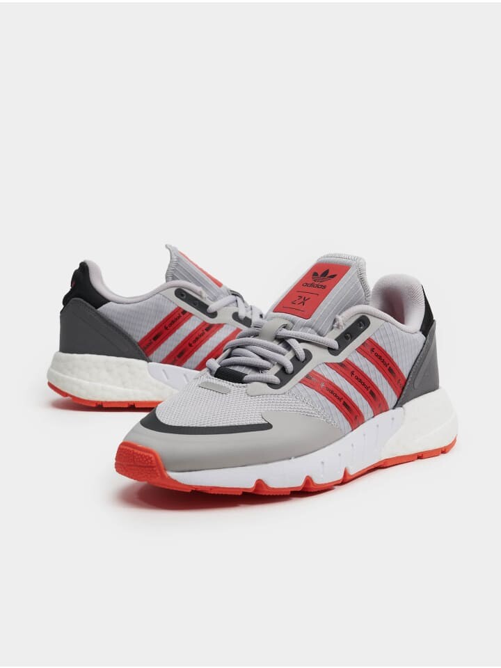 

Кроссовки на шнуровке adidas, серый