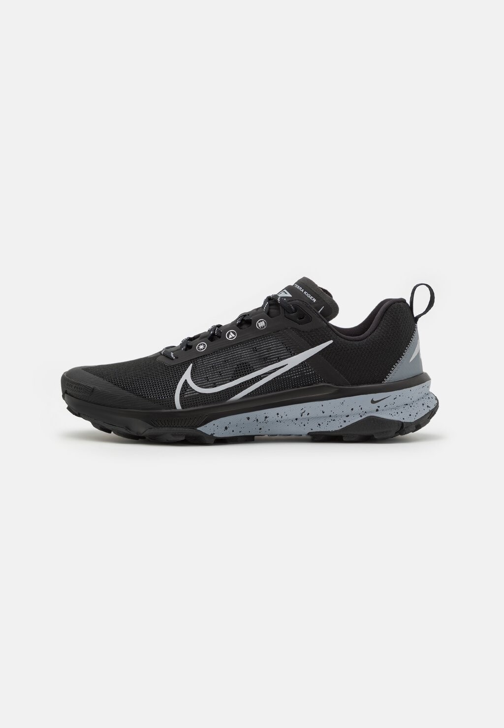 

Походные ботинки Nike