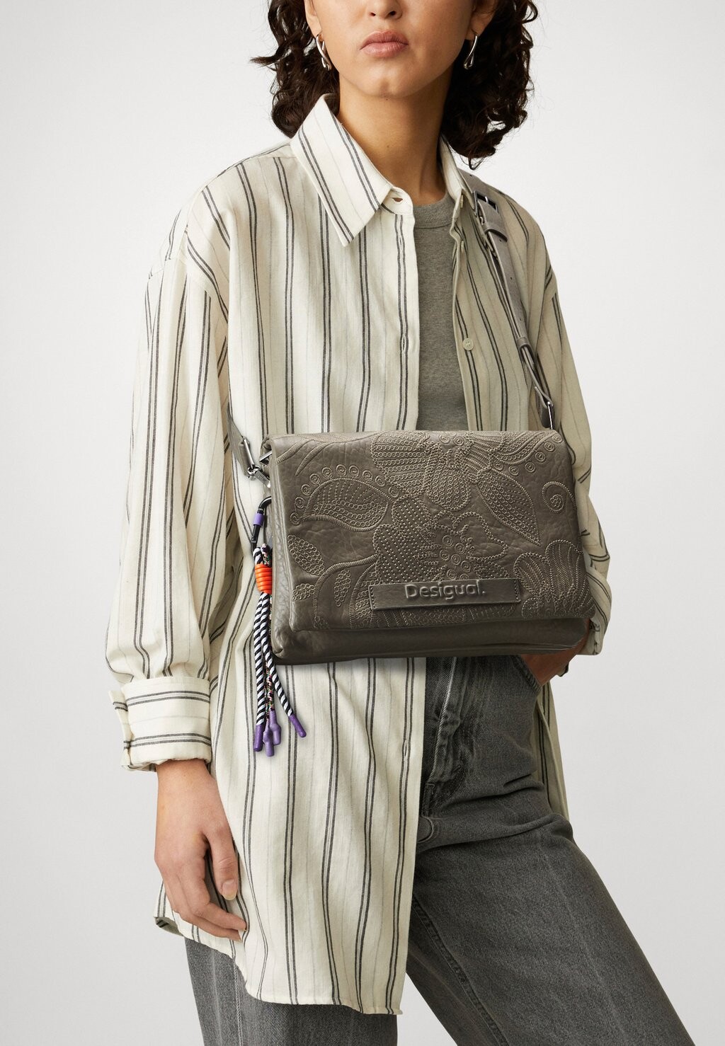 

Сумка через плечо Desigual, серебро