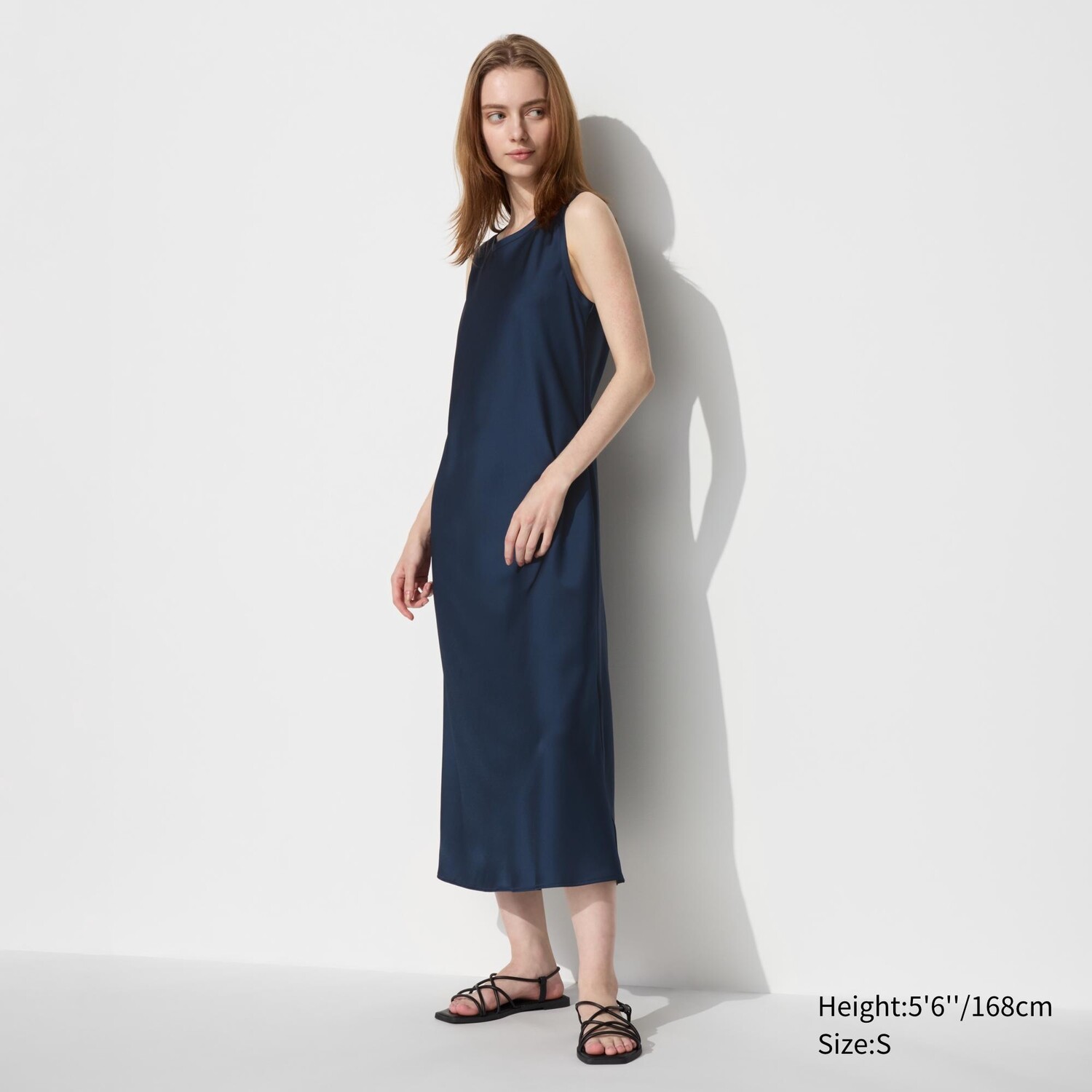 

Атласное платье без рукавов UNIQLO, темно-синий