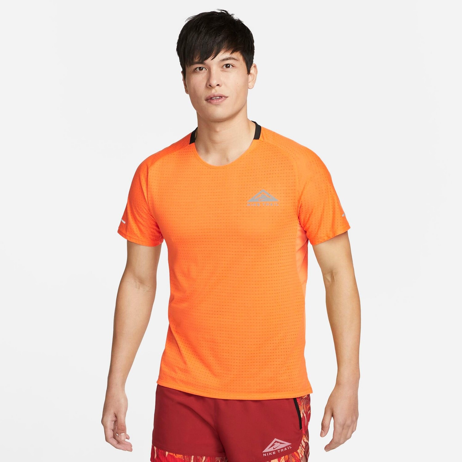 

Мужская беговая футболка с короткими рукавами Nike Trail Solar Chase Dri-FIT, апельсин