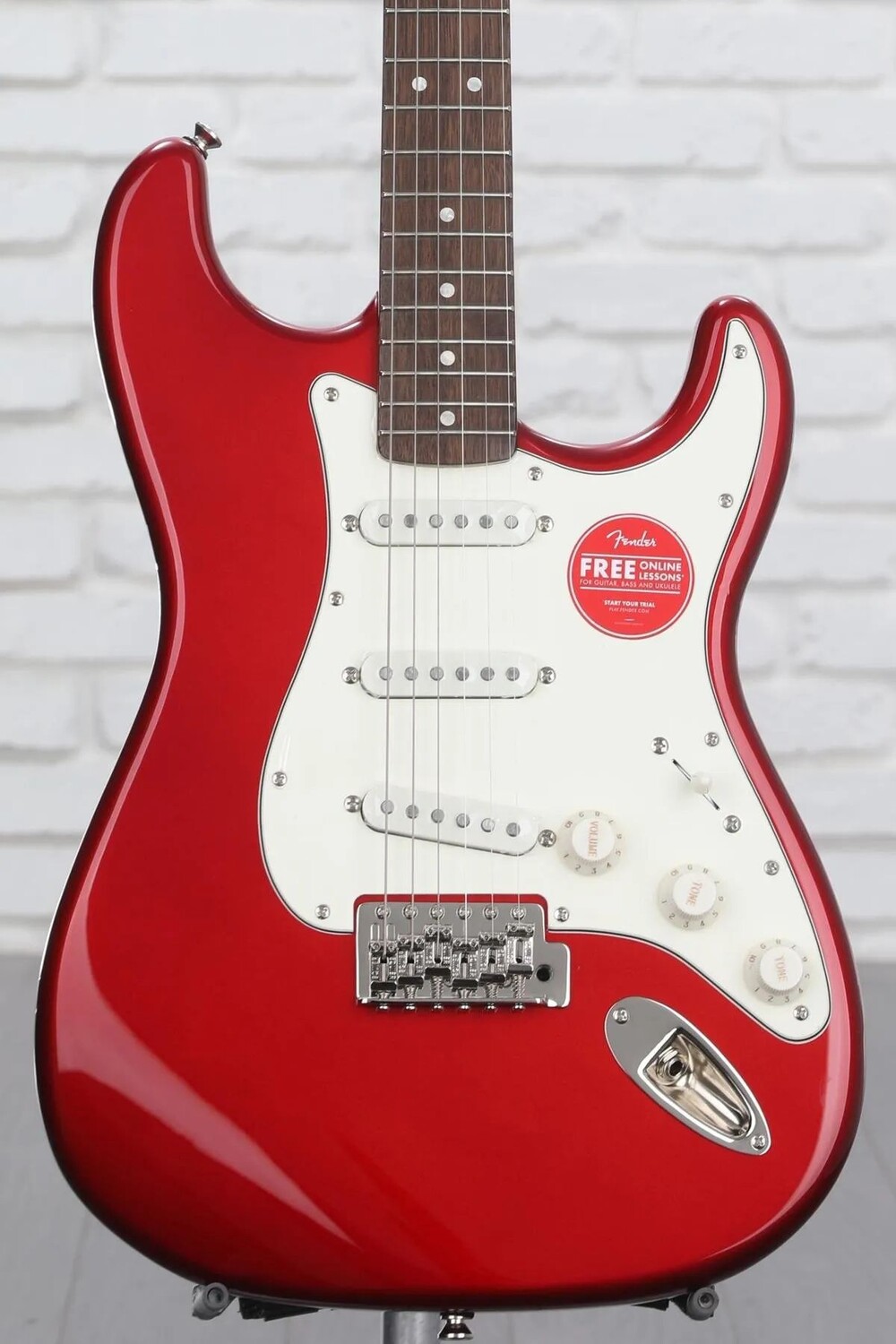 

Squier Classic Vibe Stratocaster 60-х годов — конфетно-яблочный красный