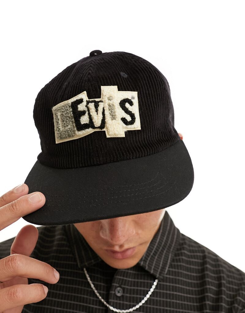 

Levi's – черная бейсболка с логотипом