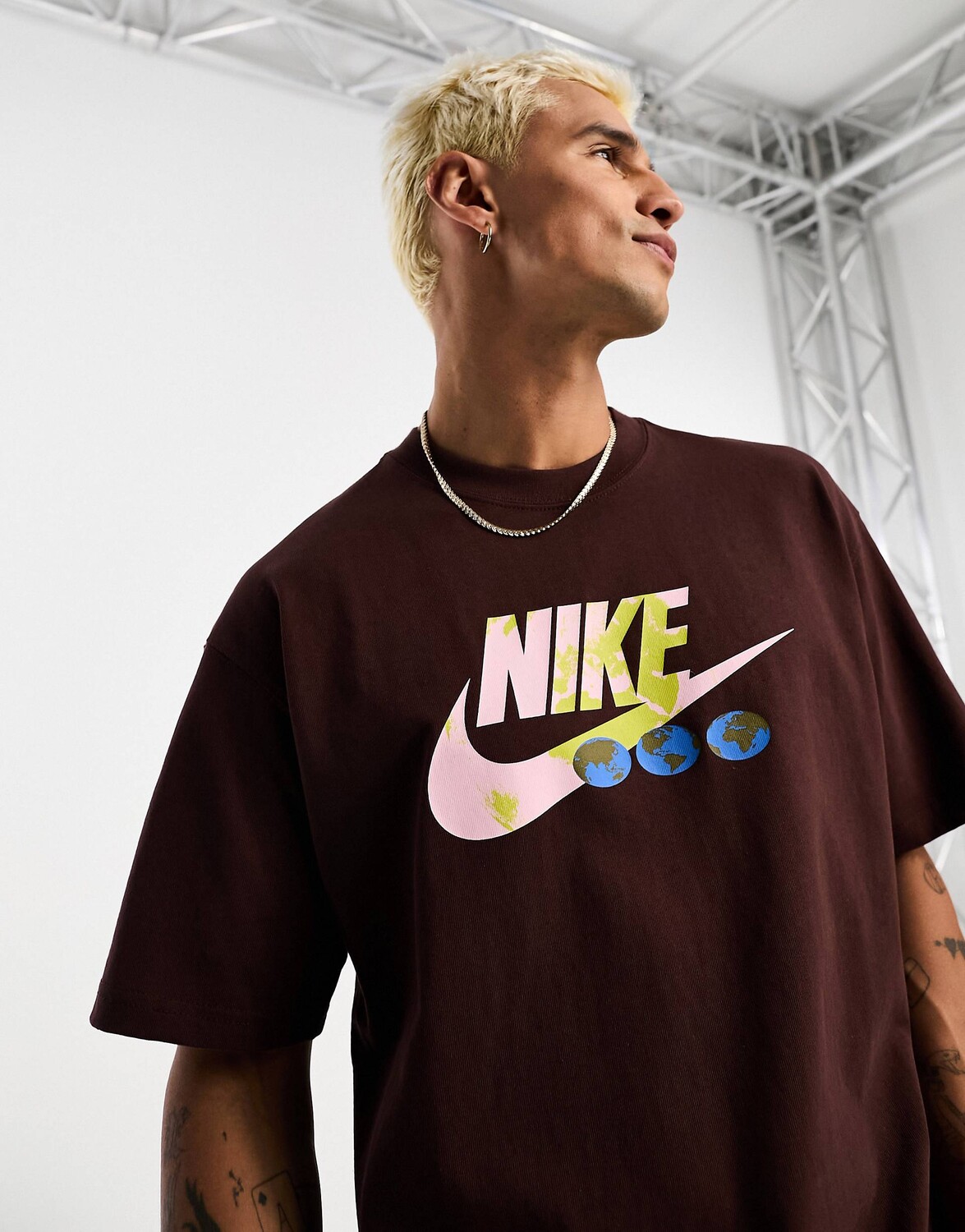 

Коричневая футболка с логотипом Nike Swoosh, Коричневый
