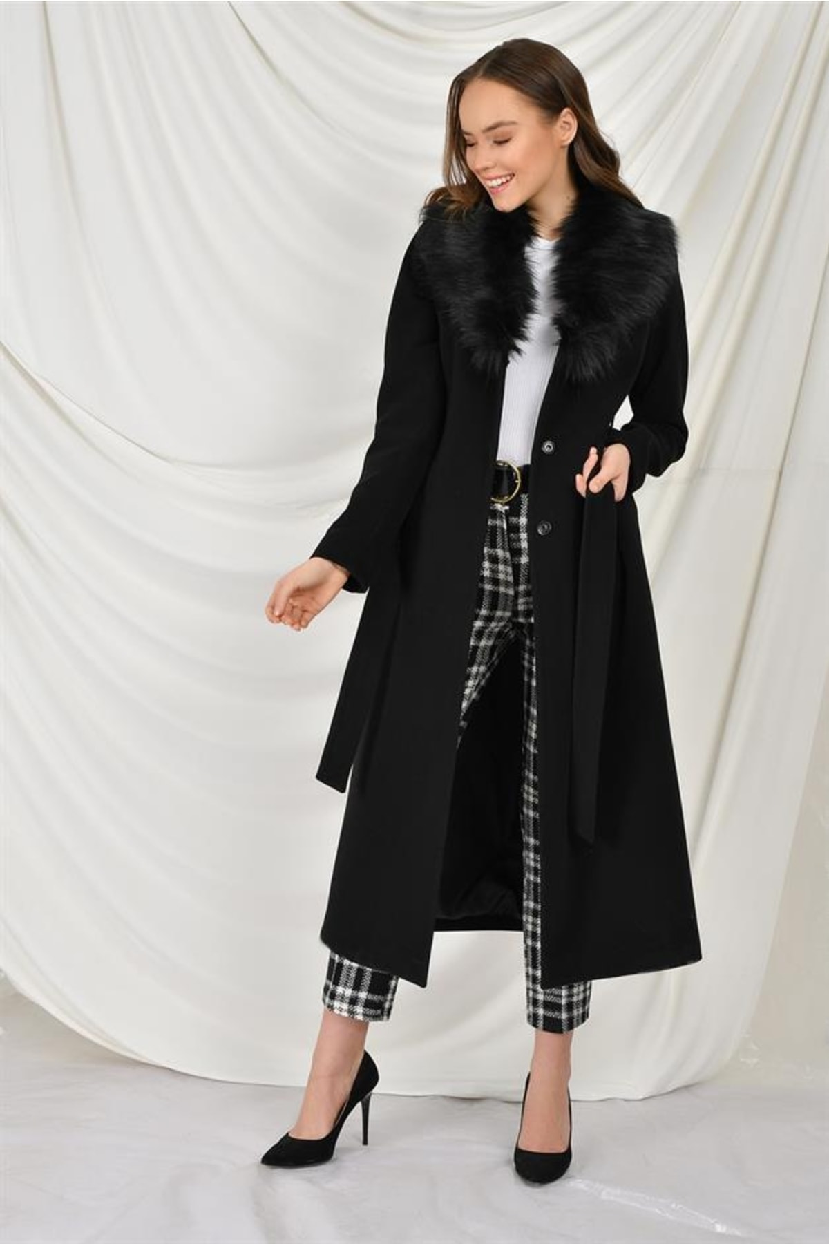 женское хлопковое пальто с большим меховым воротником свободного покроя средней длины m289 Пальто средней длины с меховым воротником на талии, черный 3397 Concept.