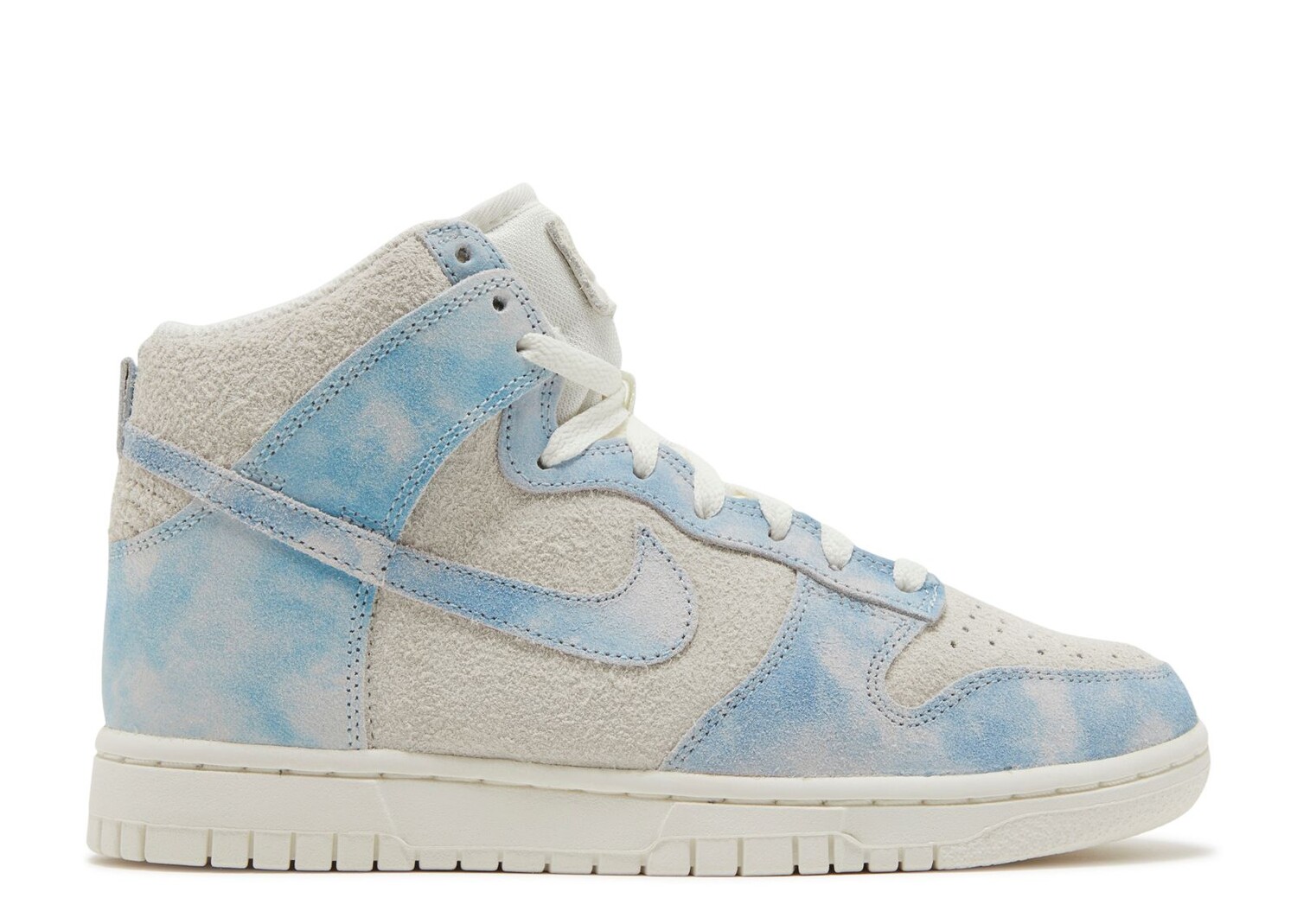 цена Кроссовки Nike Wmns Dunk High Se 'Clouds', синий