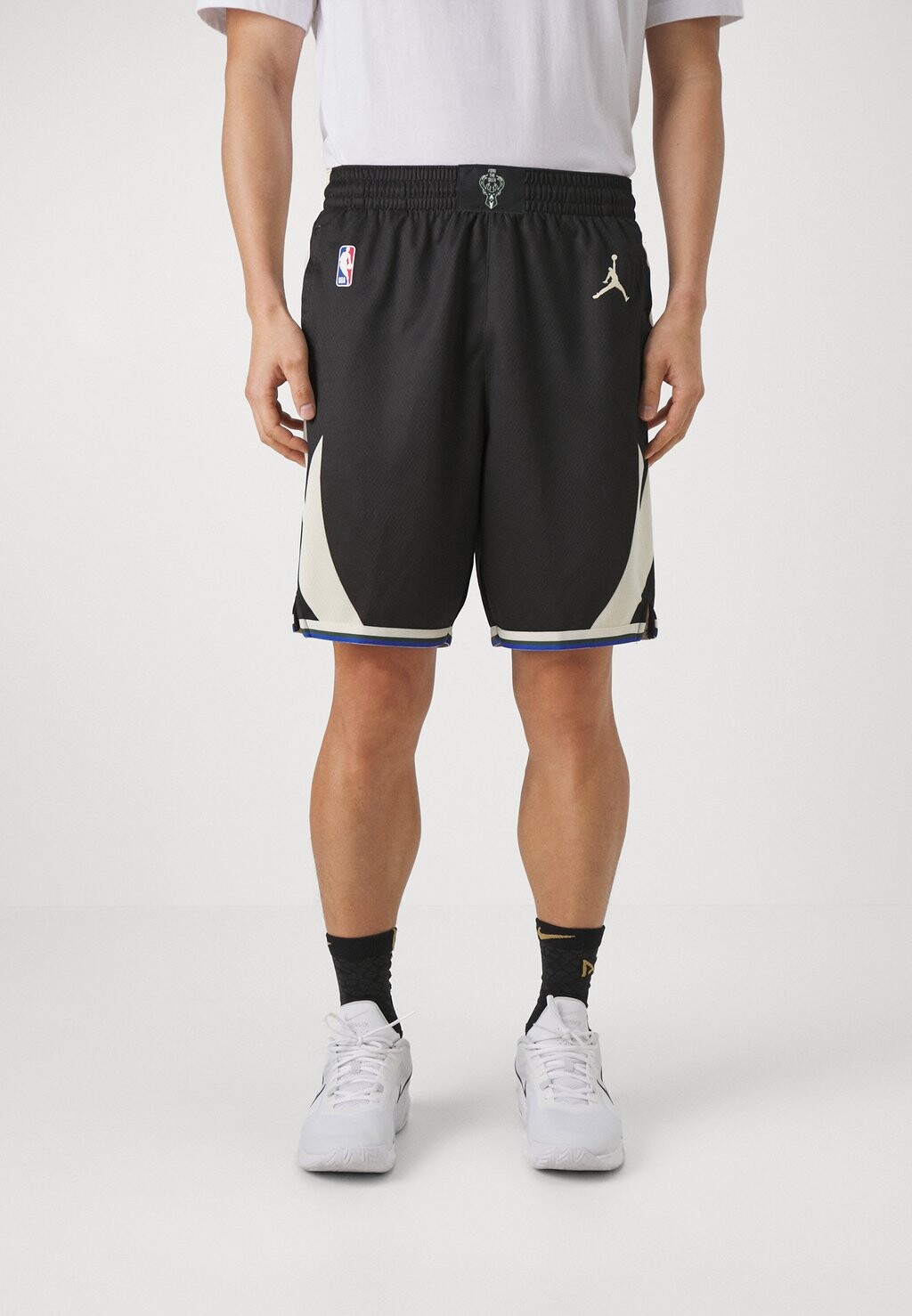 

Team Nba Milwaukee Bucks Mil Short 22 Nike, цвет black/flat opal