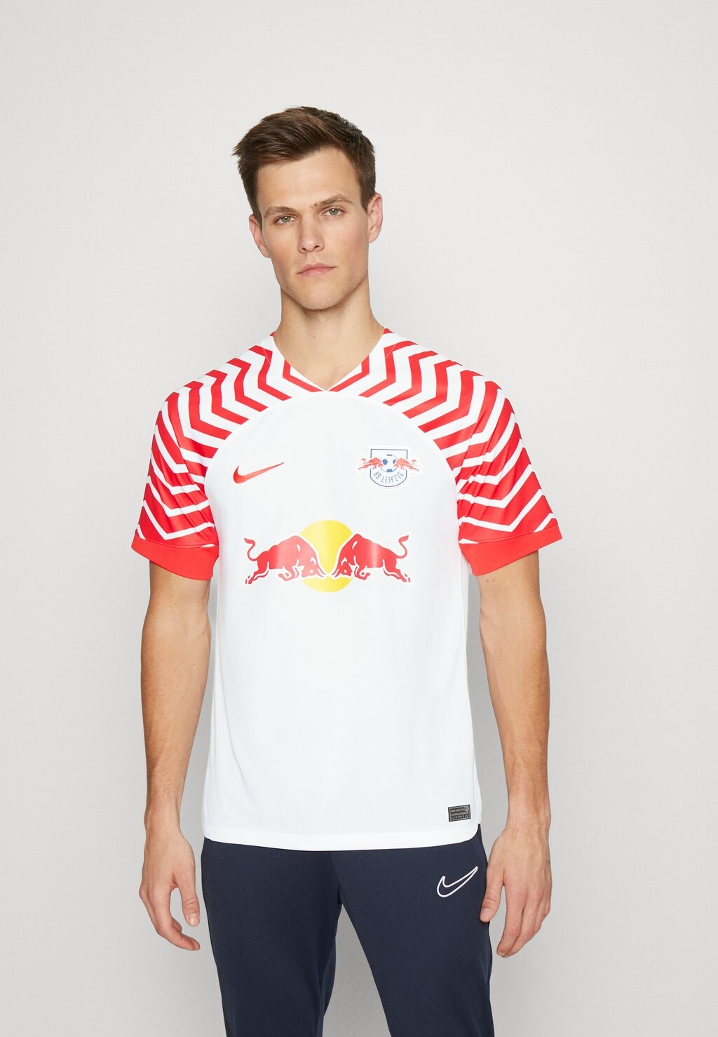 

Спортивная футболка Nike