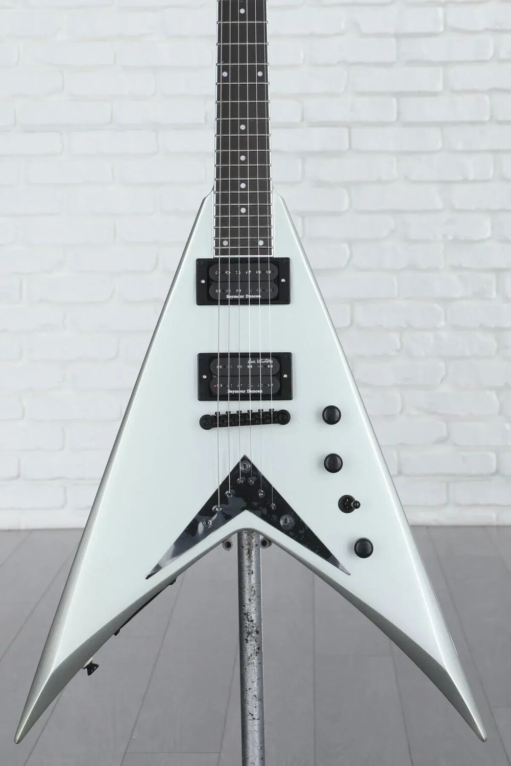 

Электрогитара Kramer Dave Mustaine Vanguard — серебристый металлик