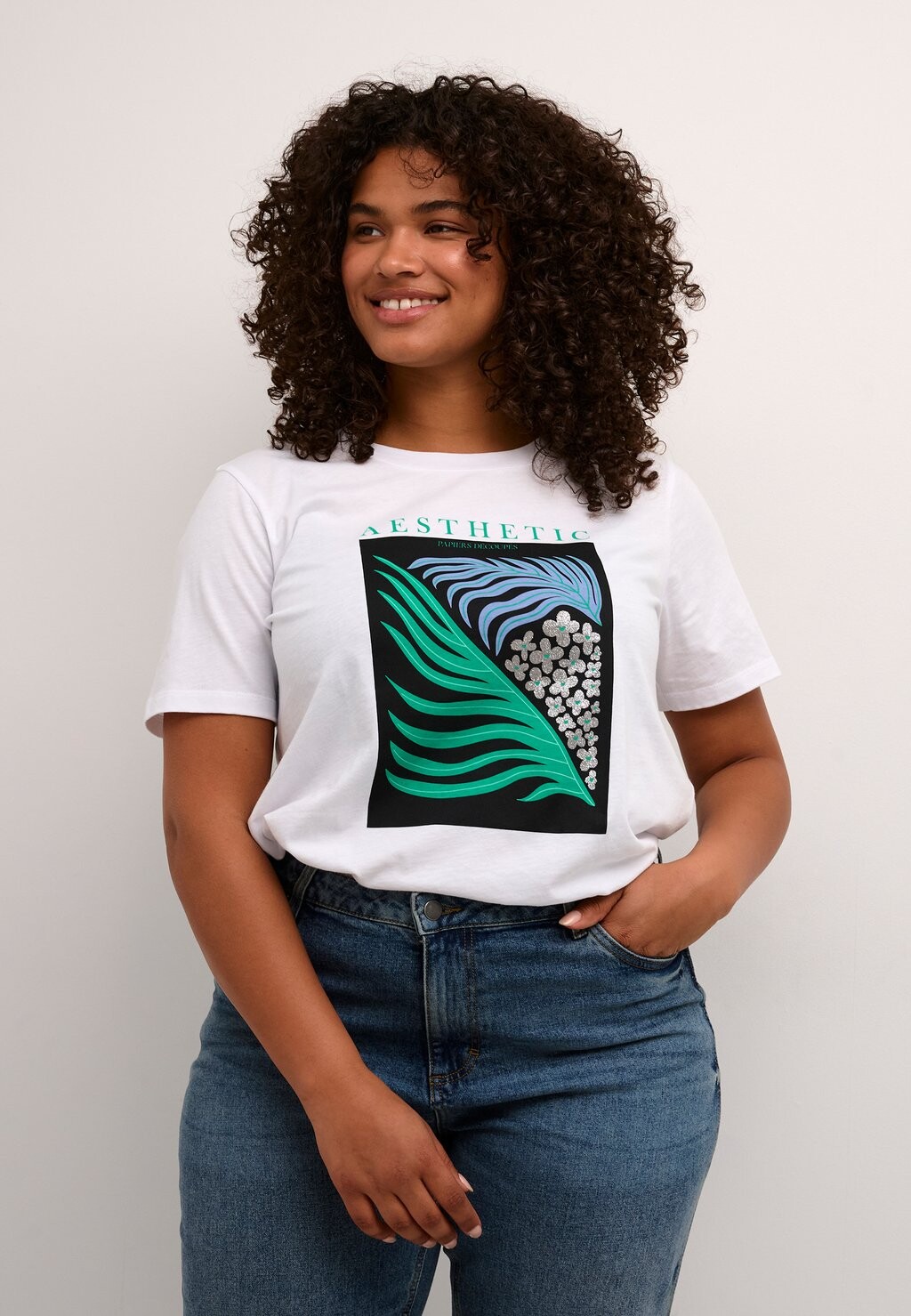 

Футболка с принтом AMINA Kaffe Curve, цвет blue green leaf print