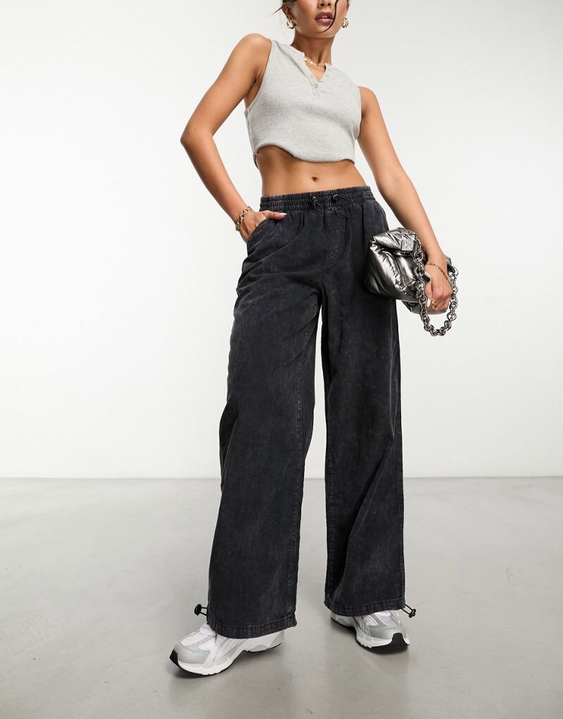 

Черные брюки карго с парашютом ASOS DESIGN