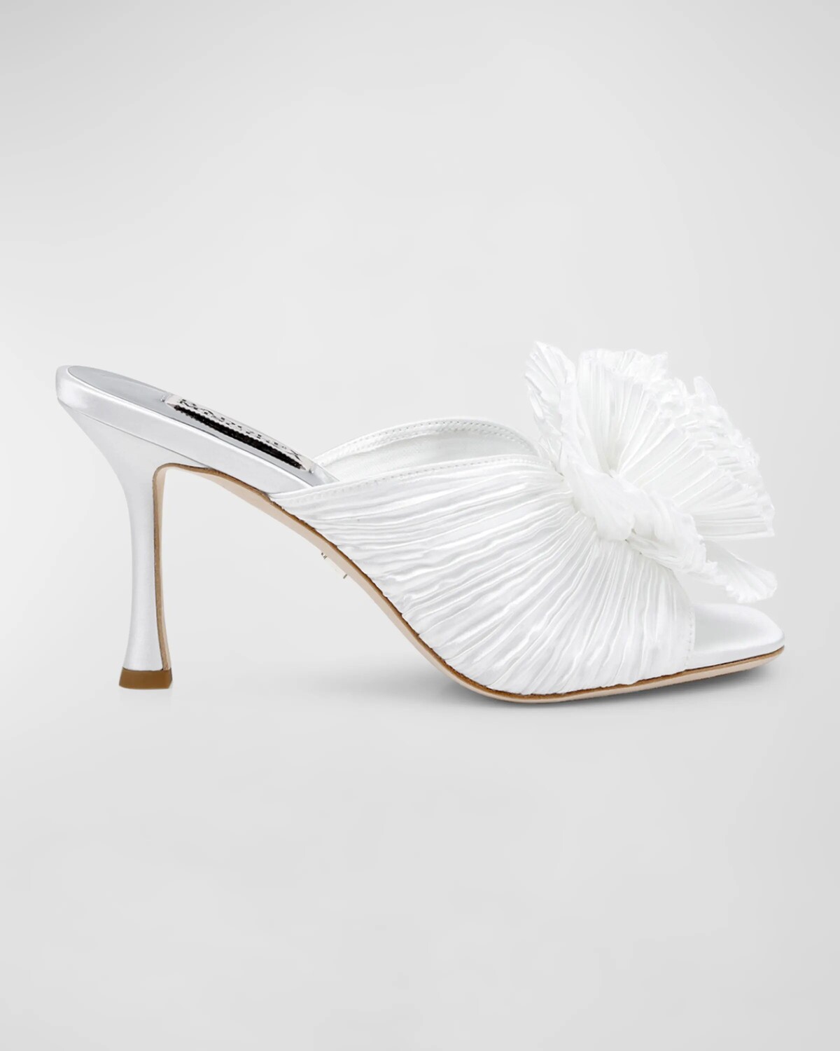 

Сандалии-мюли Blythe с шелковым цветком Badgley Mischka, цвет Soft White