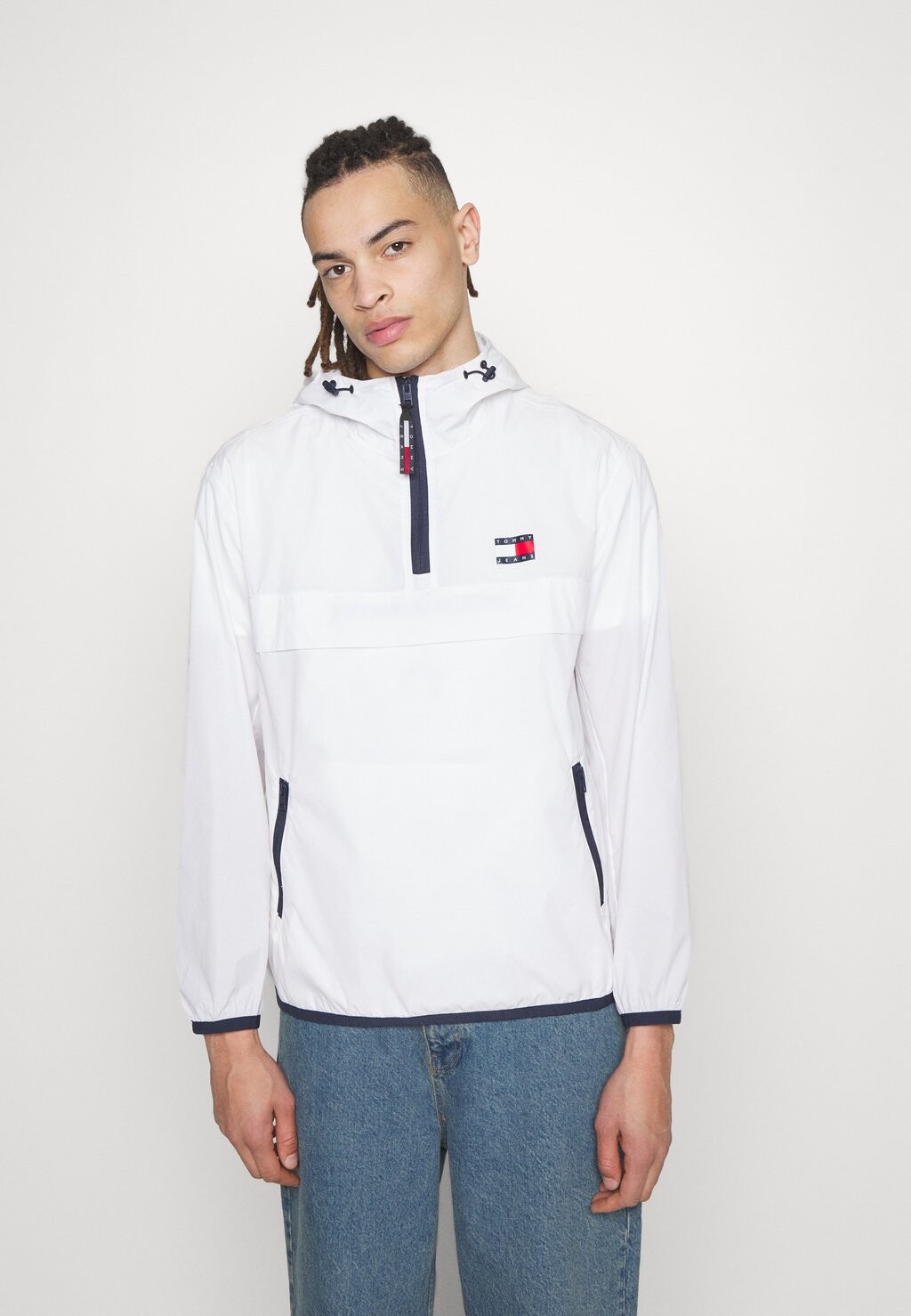 

Ветровка Tommy Jeans