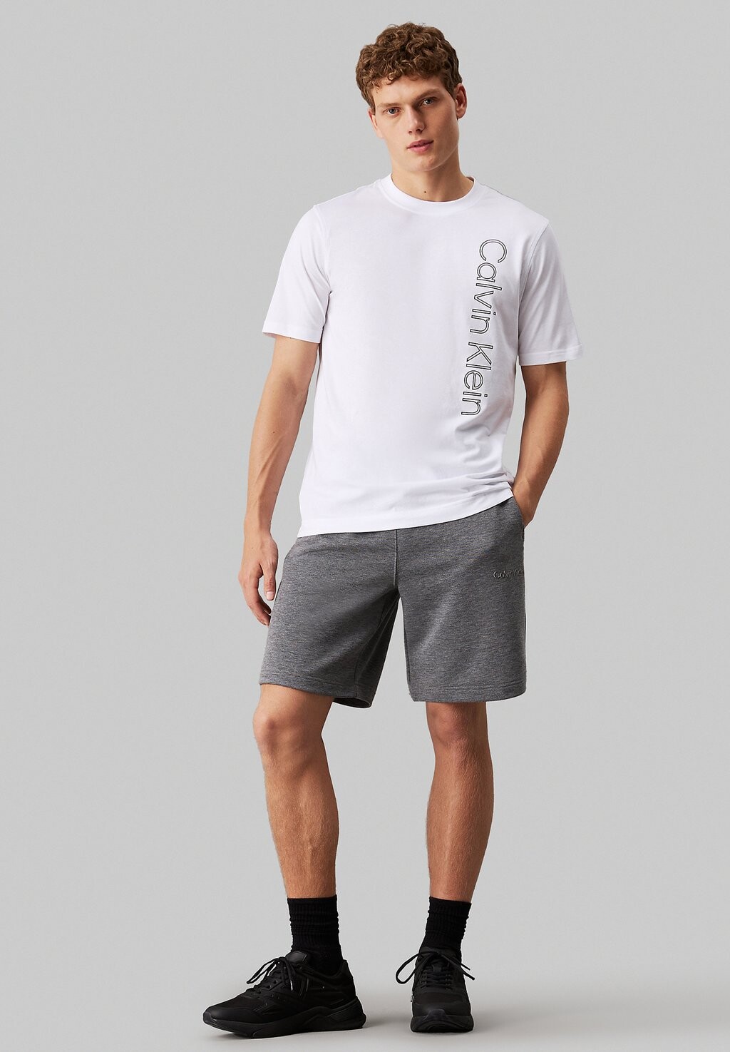

Принт на футболке LOGO GYM Calvin Klein, белый
