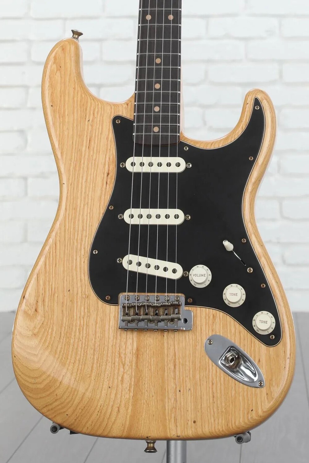 

Новая электрогитара Fender Custom Shop Postmodern Stratocaster Journeyman Relic - Aged Natural
