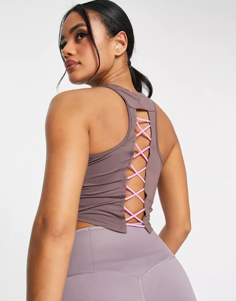 

Сливовая майка Nike One Training Novelty Dri-FIT с завязками на спине