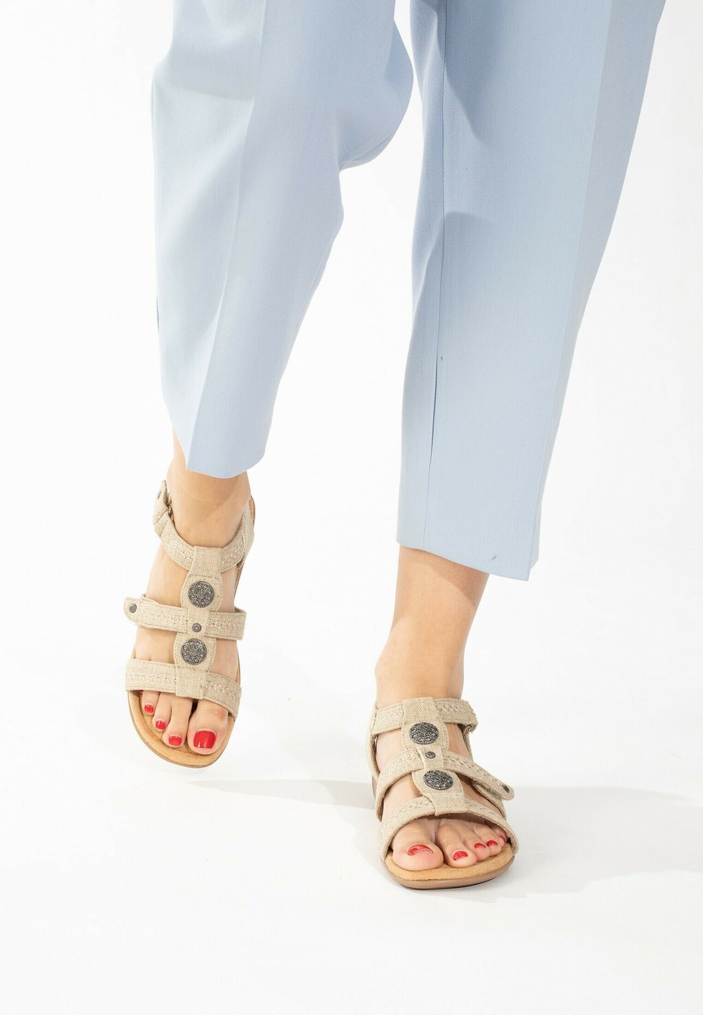 

Босоножки с ремешком SONYA Minnetonka, цвет beige
