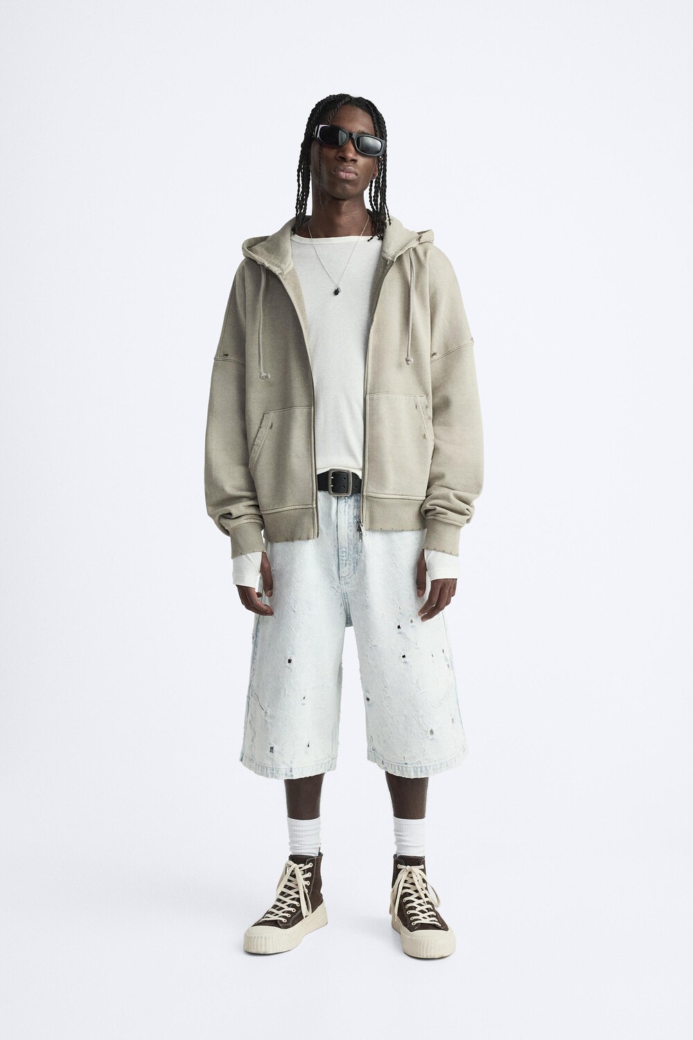 

Джинсовые шорты с рваным эффектом ZARA, светло-синий
