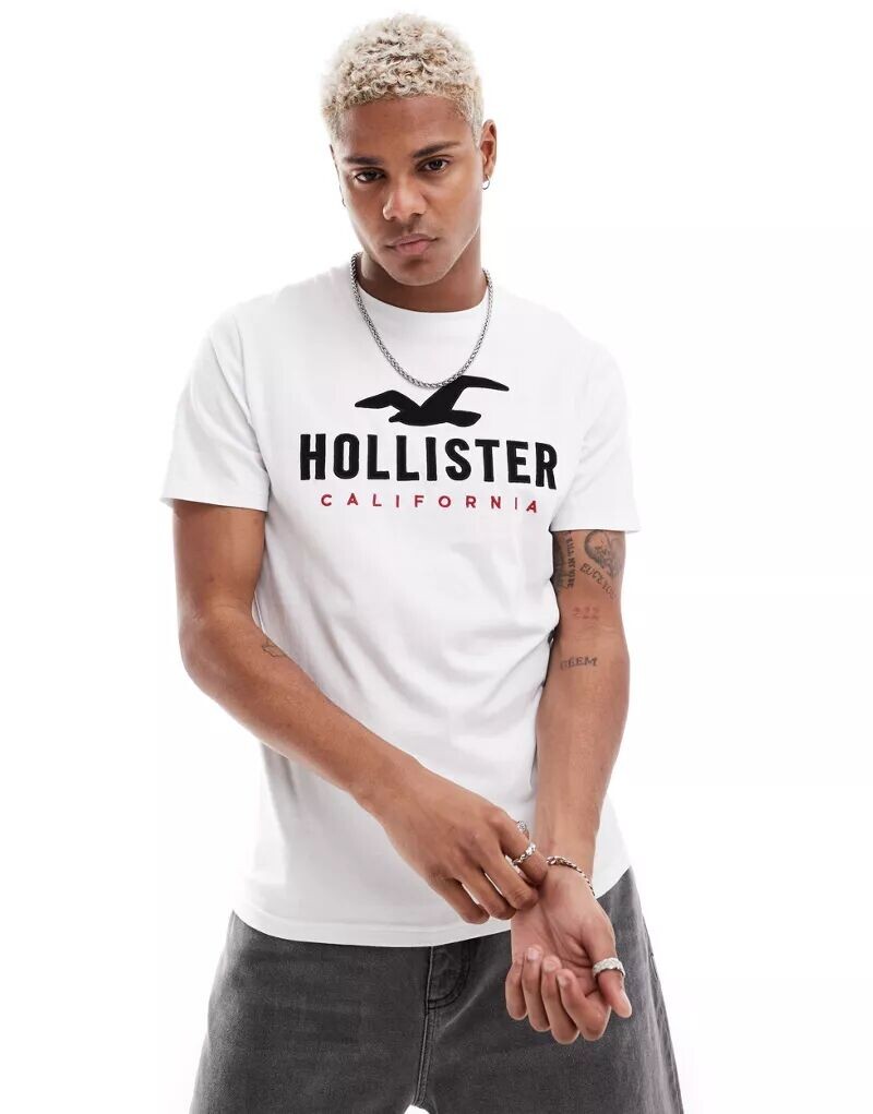 

Белая футболка с логотипом Hollister Tech