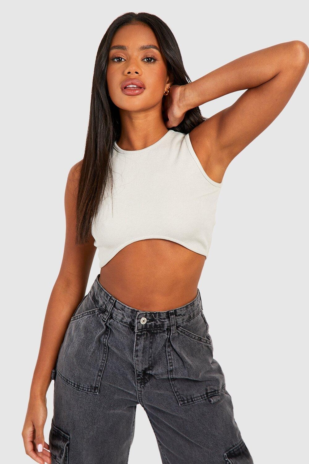 

Укороченный топ в ребку с изогнутым номом Boohoo, серый