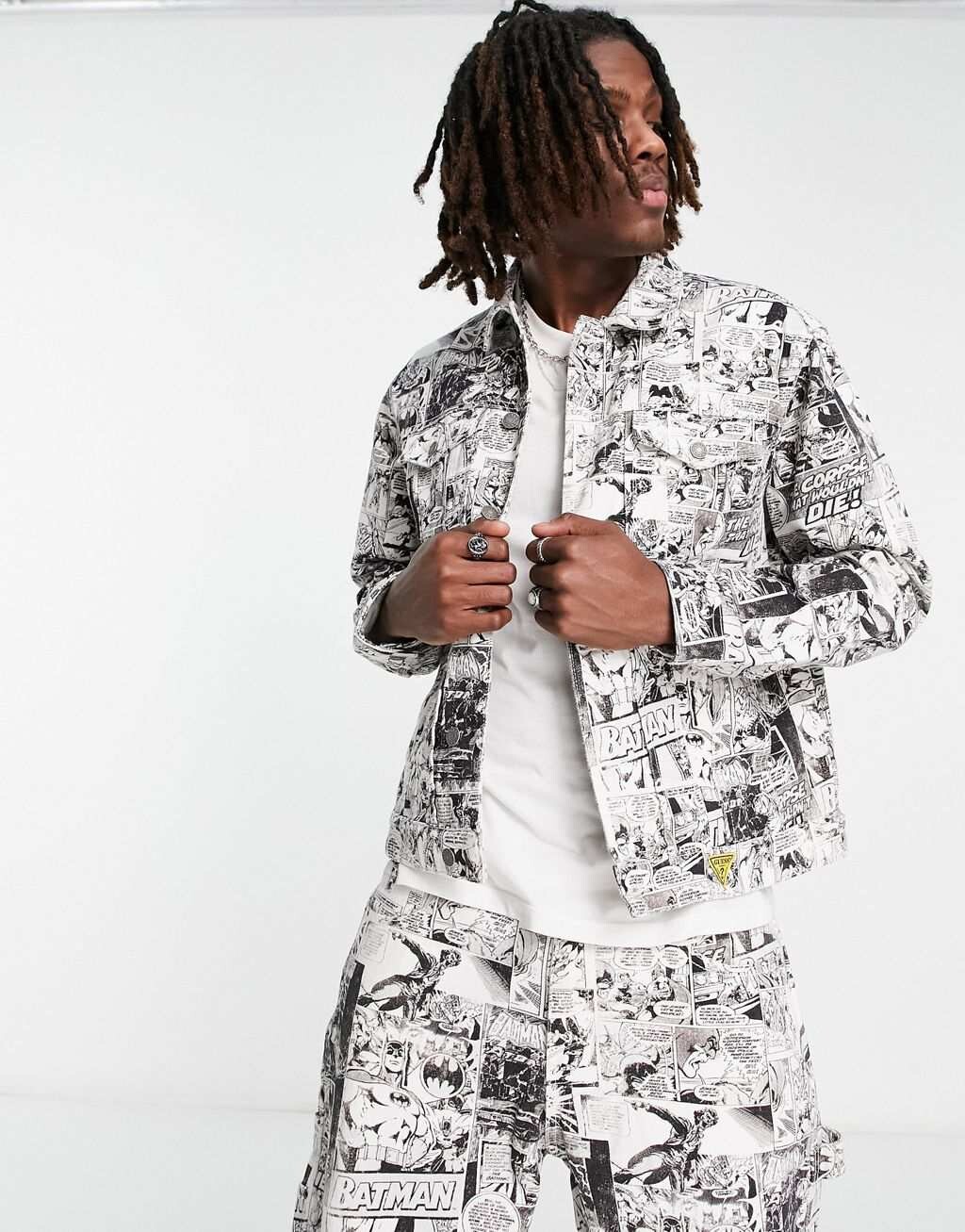 

Черно-белая капсульная джинсовая куртка Guess Originals x Batman с принтом по всей поверхности, Черный
