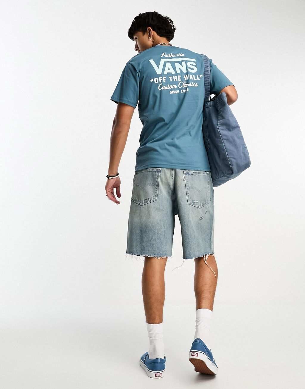 

Бирюзовая футболка с принтом на спине Vans Holder Street