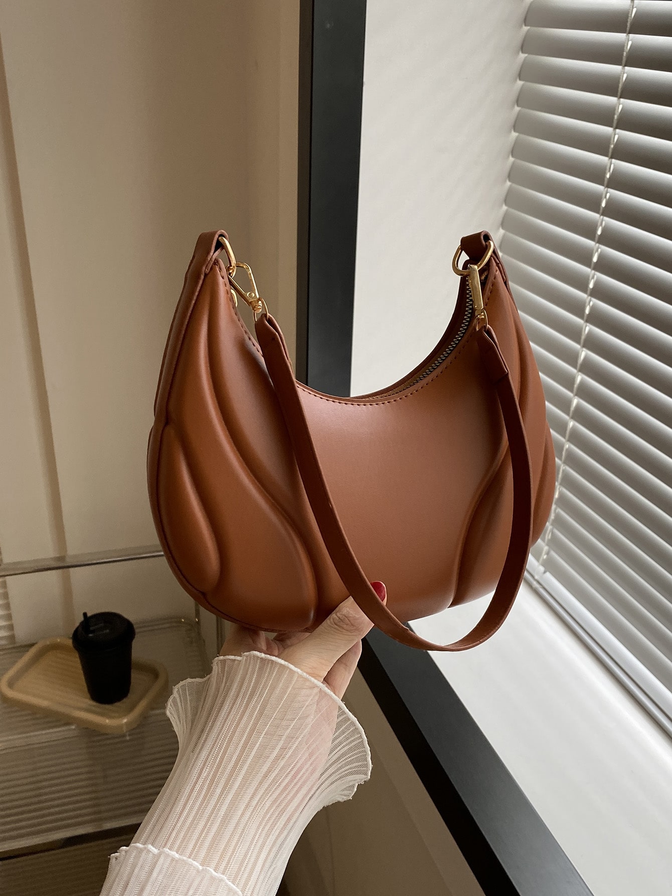цена Легкая деловая повседневная модная однотонная универсальная женская сумка на одно плечо для девочек-подростков, коричневый