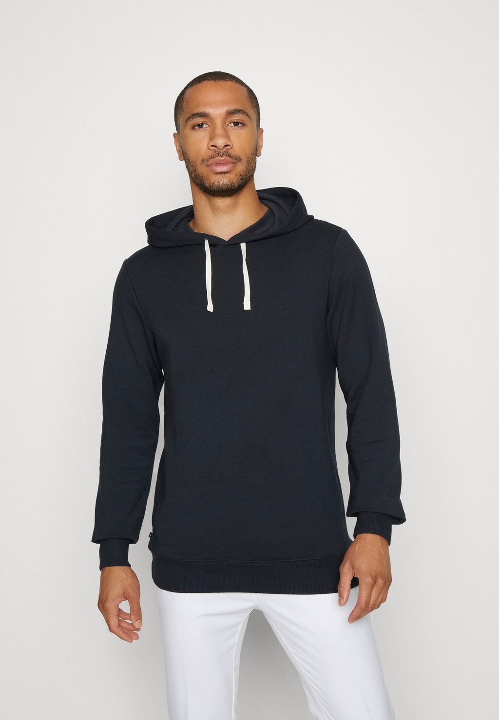 

Худи TravisMathew, черный
