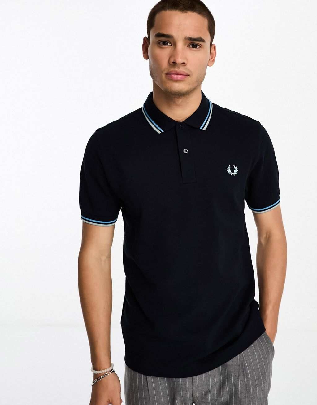 

Темно-синяя рубашка-поло с двумя окантовками Fred Perry