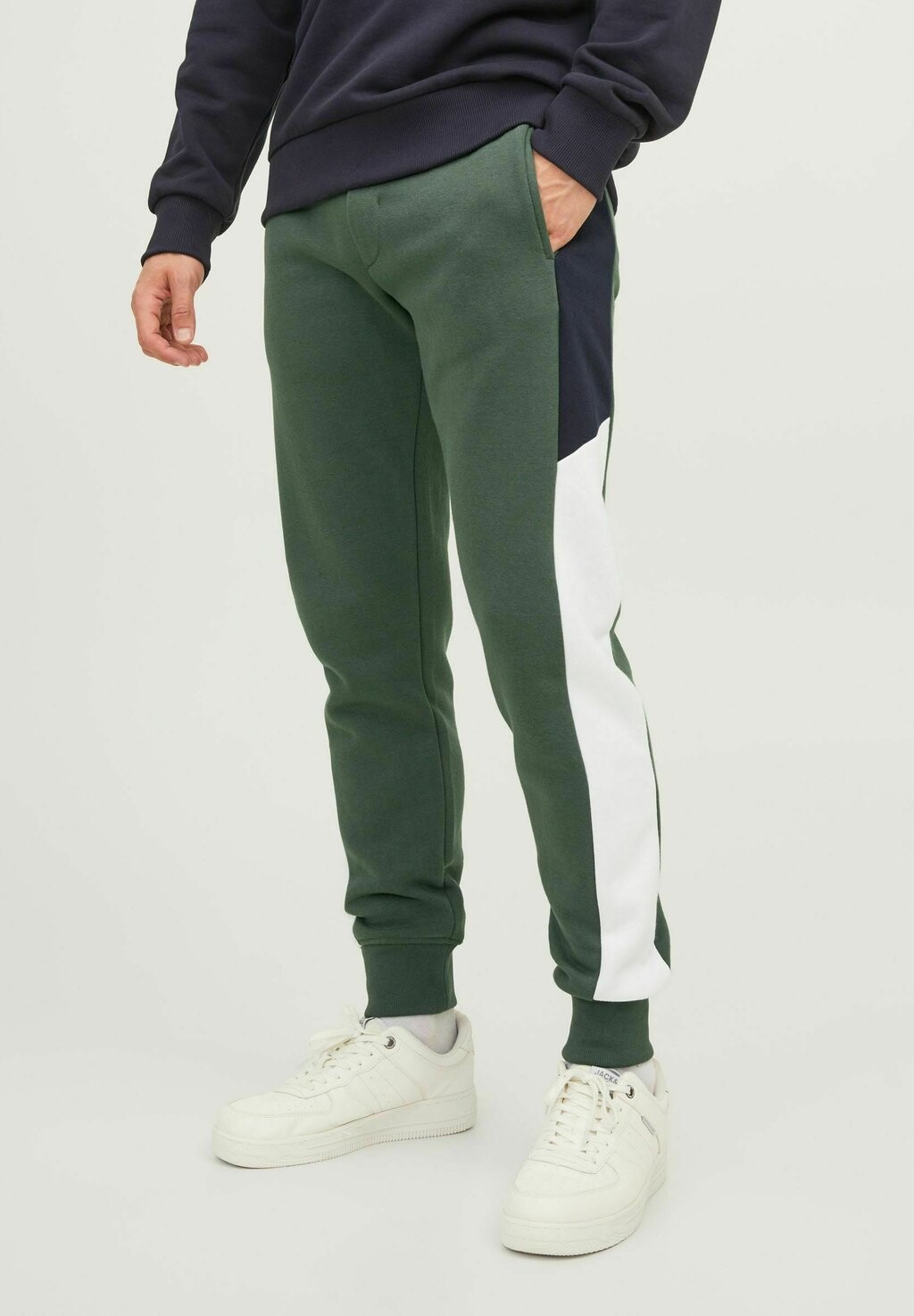 

Спортивные брюки JPSTWILL JJREID PANT Jack & Jones, вид на горы