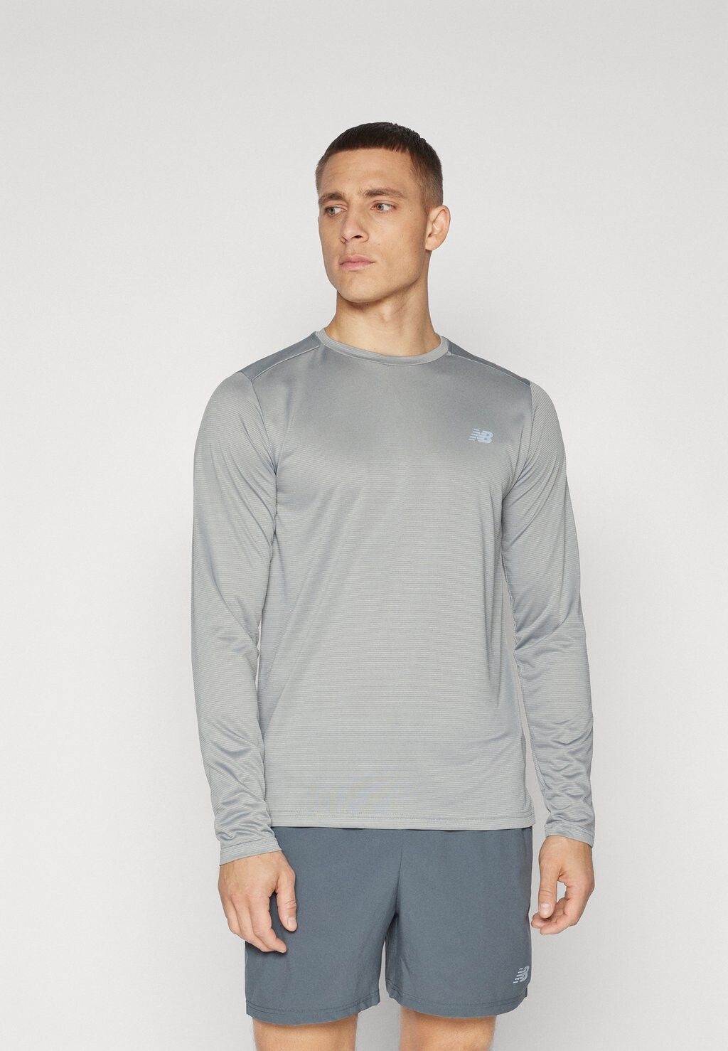 

Топ с длинными рукавами SPORT ESSENTIALS LONG SLEEVE New Balance, цвет slate grey