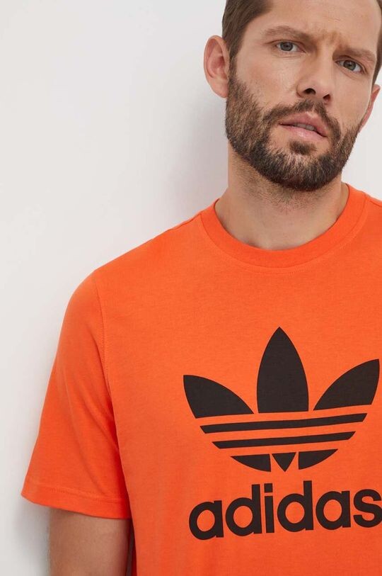 

Хлопковая футболка adidas Originals, оранжевый