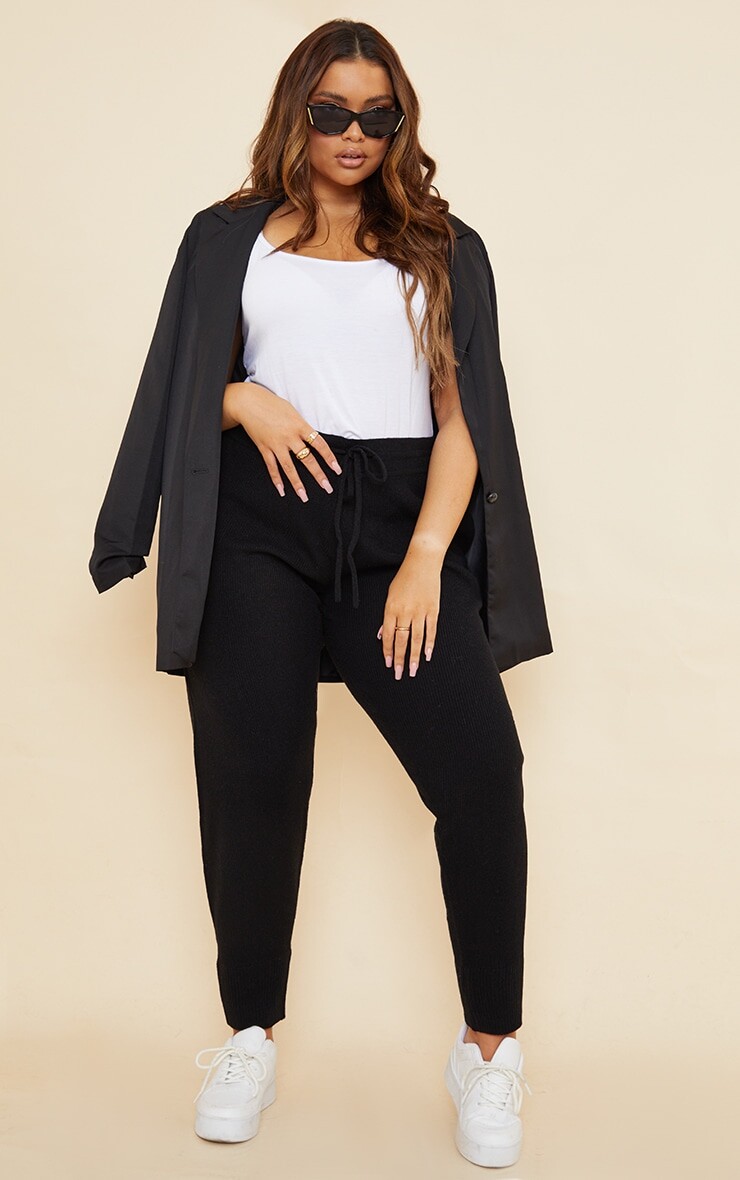 

PrettyLittleThing Плюс черные вязаные джоггеры