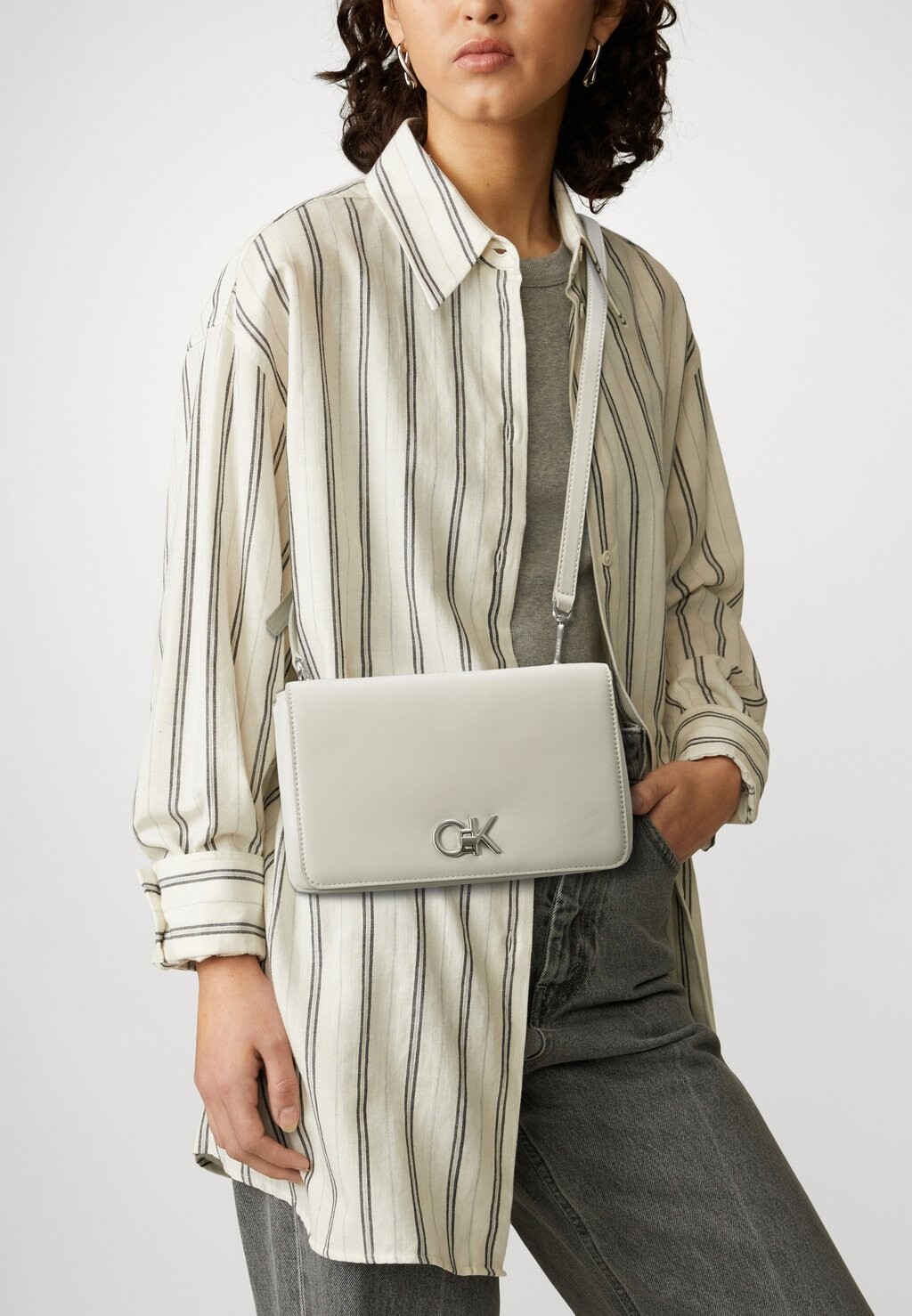 

Сумка через плечо Calvin Klein