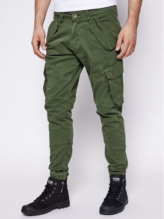 

Тканевые брюки узкого кроя Alpha Industries, зеленый