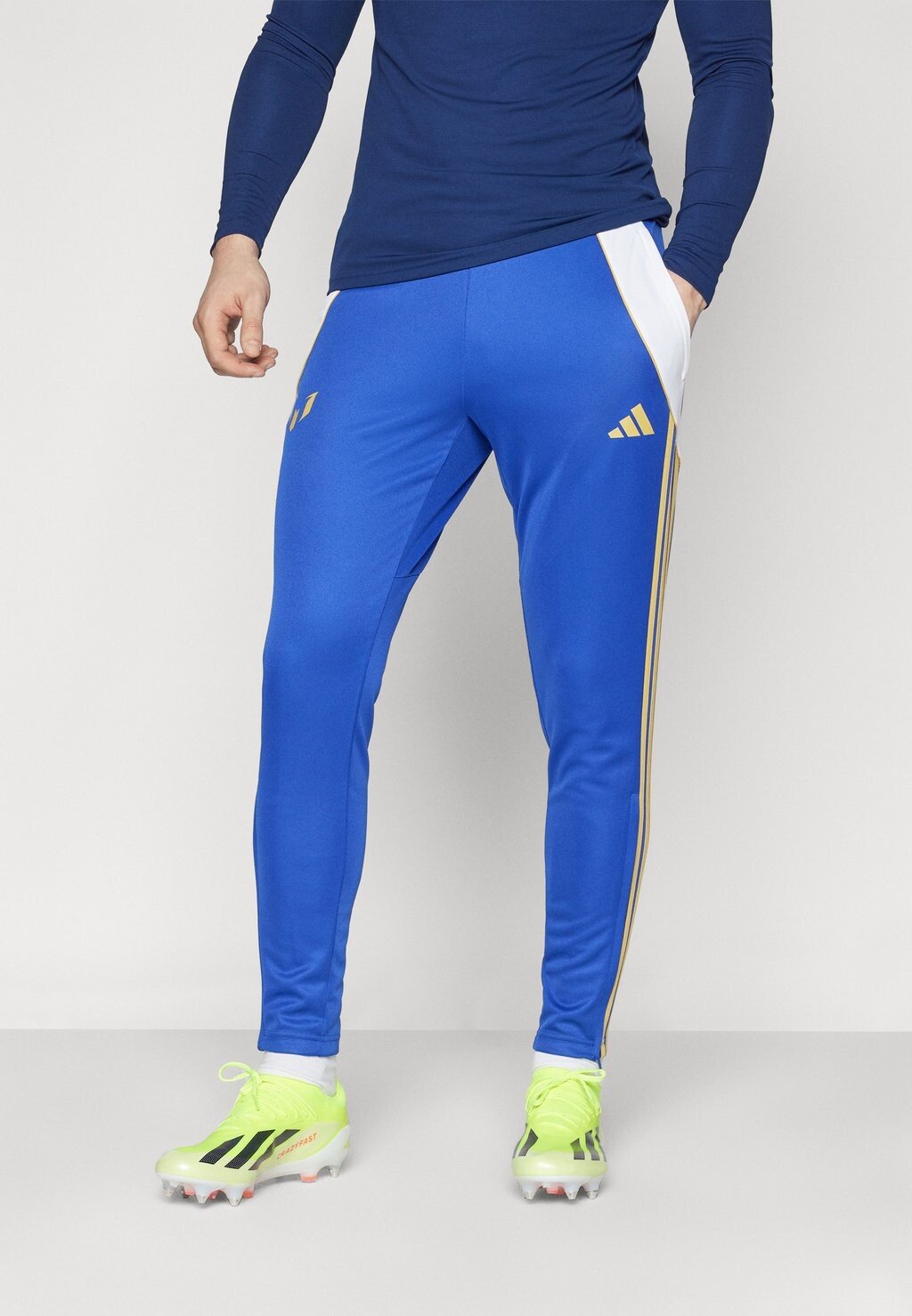 Брюки для бега MESSI PANTS adidas Performance, цвет semi lucid blue/white кроссовки adidas novaflight sustainable цвет white matte gold lucid blue