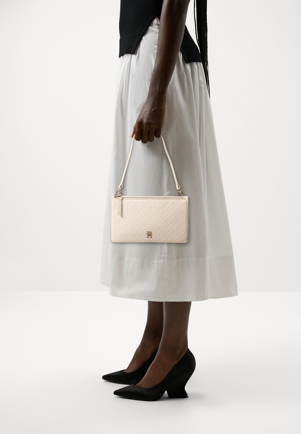 

Сумка REFINED SHOULDER BAG MONO Tommy Hilfiger, цвет calico