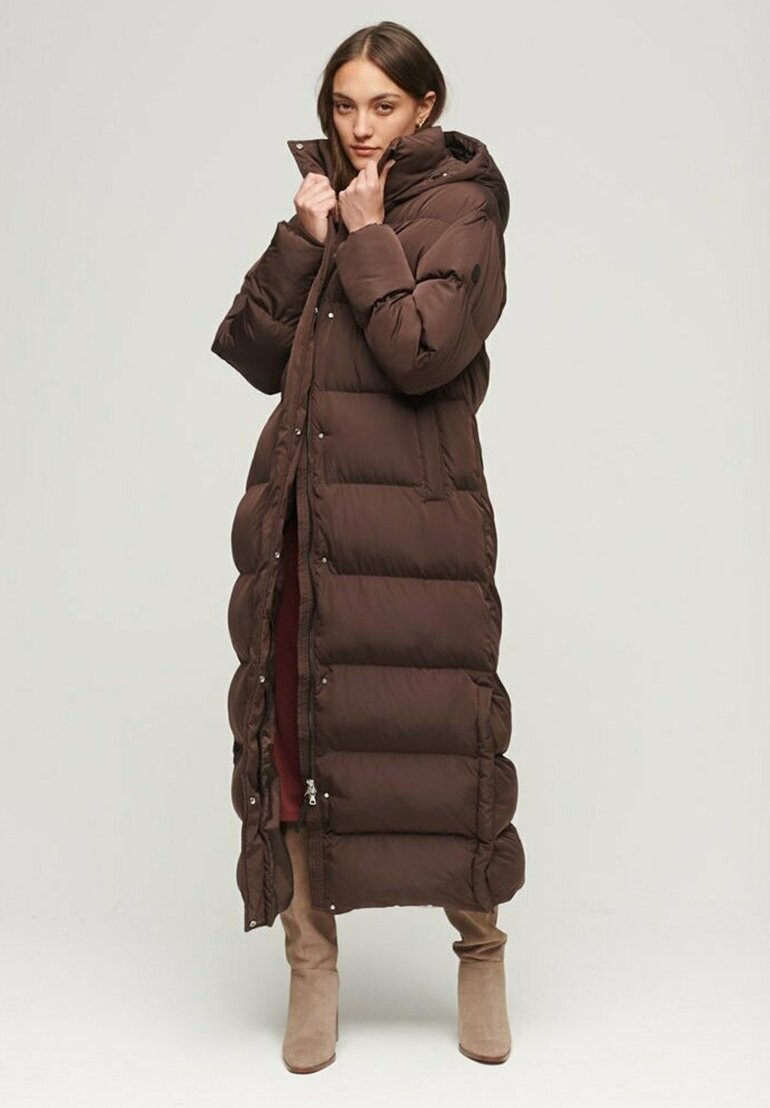 

Зимнее пальто Superdry ПУФФ МАКСИ С КАПЮШОНОМ, цвет coffee bean brown