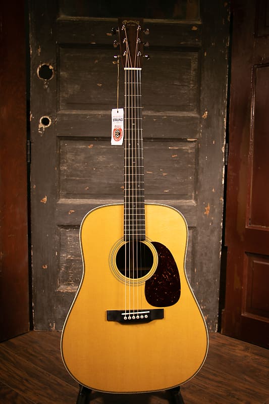 Акустическая гитара Martin HD28 Standard Series Dreadnought Acoustic Guitar w/Case акустическая гитара martin 000 18 standard series acoustic guitar natural w hard case
