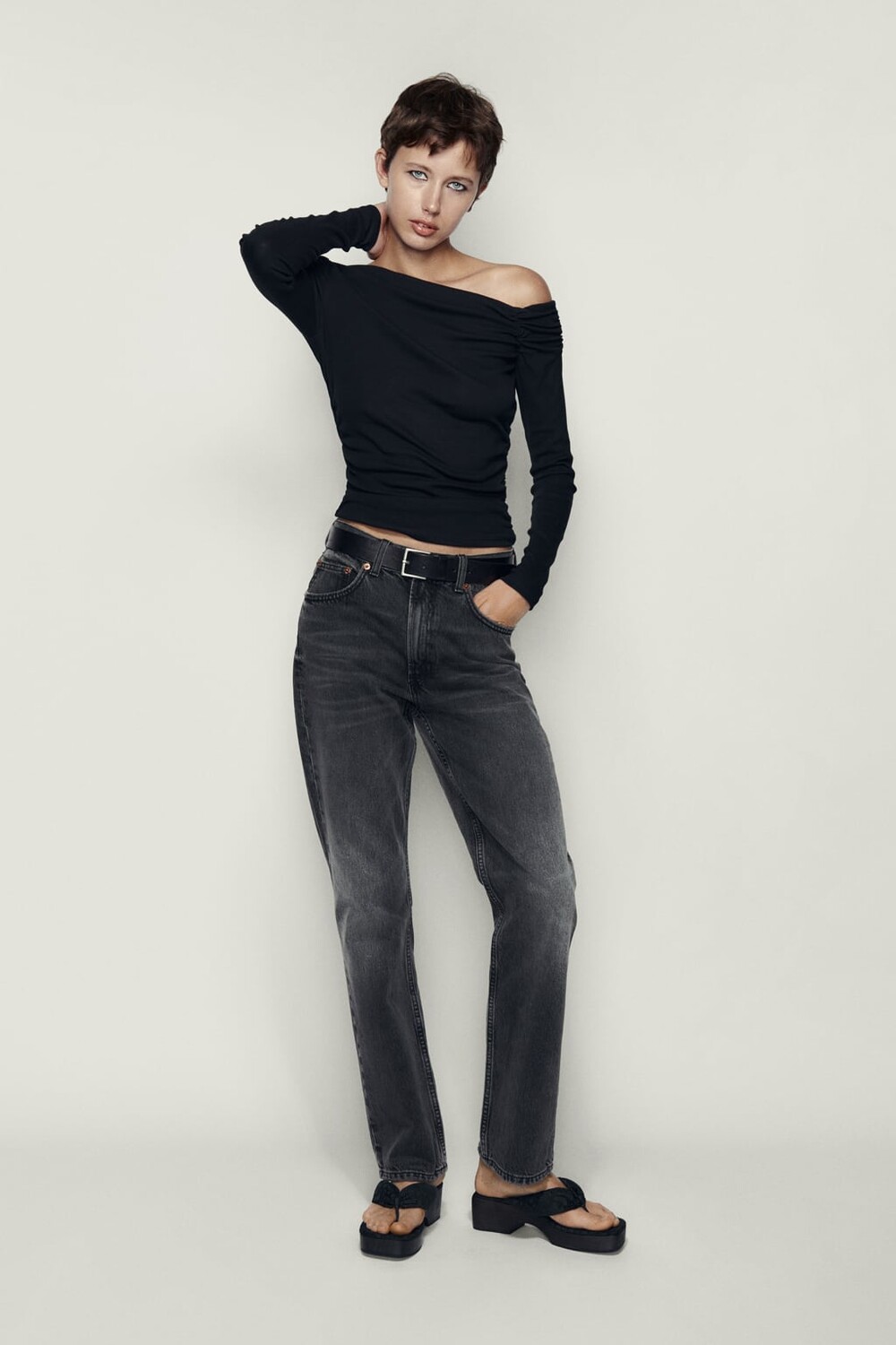 

Собранная футболка ZARA, черный